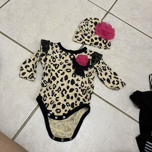 586. Baby Essentials set size 6 months